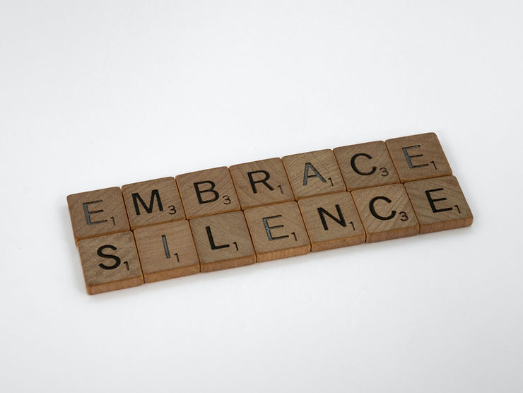 Accepter le silence